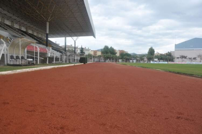 Özer Türk Stadının Tartan Pisti yenilendi